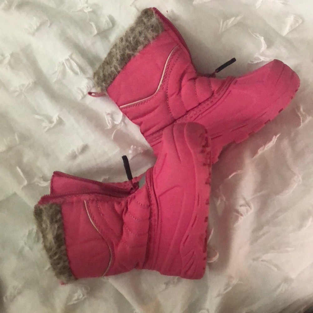Kids size 7 boots